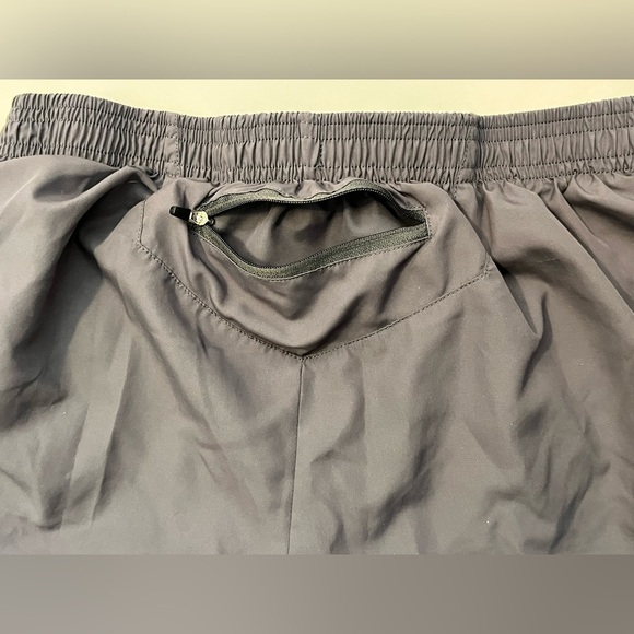 Champion C9 Women’s Gray Athletic Shorts with Back Zipper Pocket & Inner Layer - Picture 10 of 14